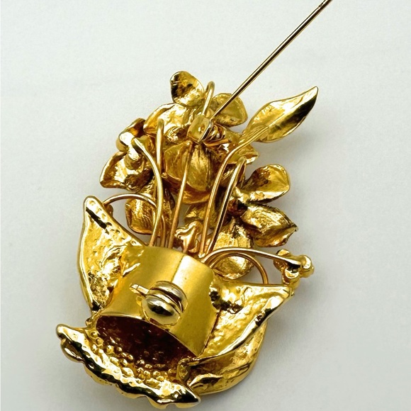 Bright Gold Pot of Flowers with Pearl Accent Pin Broach - Picture 5 of 5